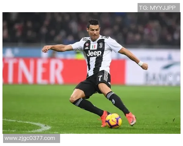 全球最帅足球球星女伴随写真集展现魅力与风采引领时尚潮流